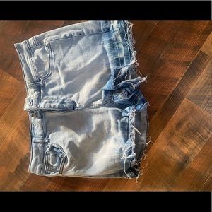 Judy Blue light wash shorts size Large NWOT.